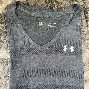 Under Armour top